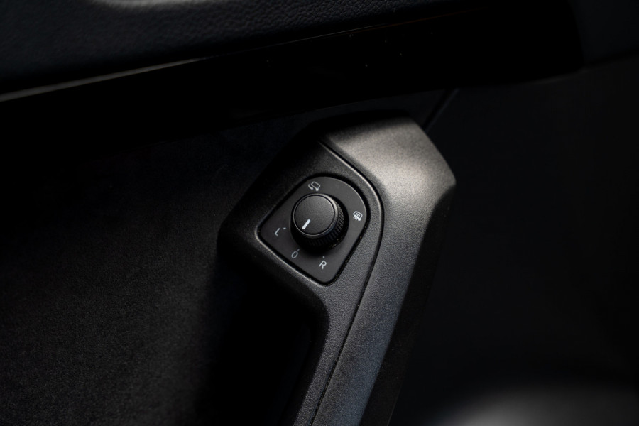 CUPRA Ateca 2.0 TSI 4DRIVE Panodak Virtual 360° Camera Leder/ Alcantara bekleding Navi ACC Climate C. Elektr. bedienbare achterklep PDC LM velgen Beats Audio systeem Elektr. bedienb. trekhaak