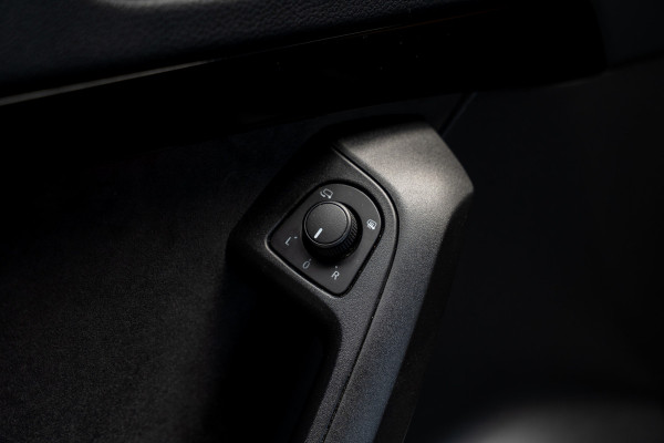 CUPRA Ateca 2.0 TSI 4DRIVE Panodak Virtual 360° Camera Leder/ Alcantara bekleding Navi ACC Climate C. Elektr. bedienbare achterklep PDC LM velgen Beats Audio systeem Elektr. bedienb. trekhaak