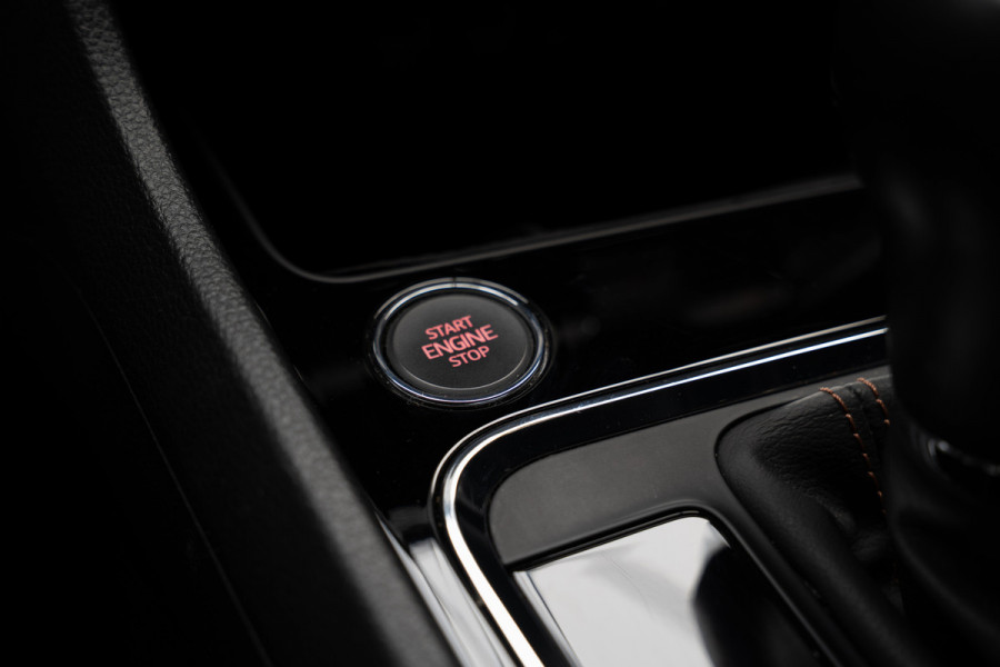 CUPRA Ateca 2.0 TSI 4DRIVE Panodak Virtual 360° Camera Leder/ Alcantara bekleding Navi ACC Climate C. Elektr. bedienbare achterklep PDC LM velgen Beats Audio systeem Elektr. bedienb. trekhaak
