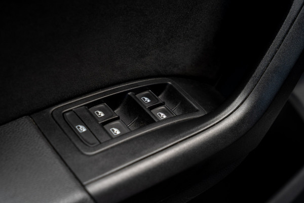CUPRA Ateca 2.0 TSI 4DRIVE Panodak Virtual 360° Camera Leder/ Alcantara bekleding Navi ACC Climate C. Elektr. bedienbare achterklep PDC LM velgen Beats Audio systeem Elektr. bedienb. trekhaak