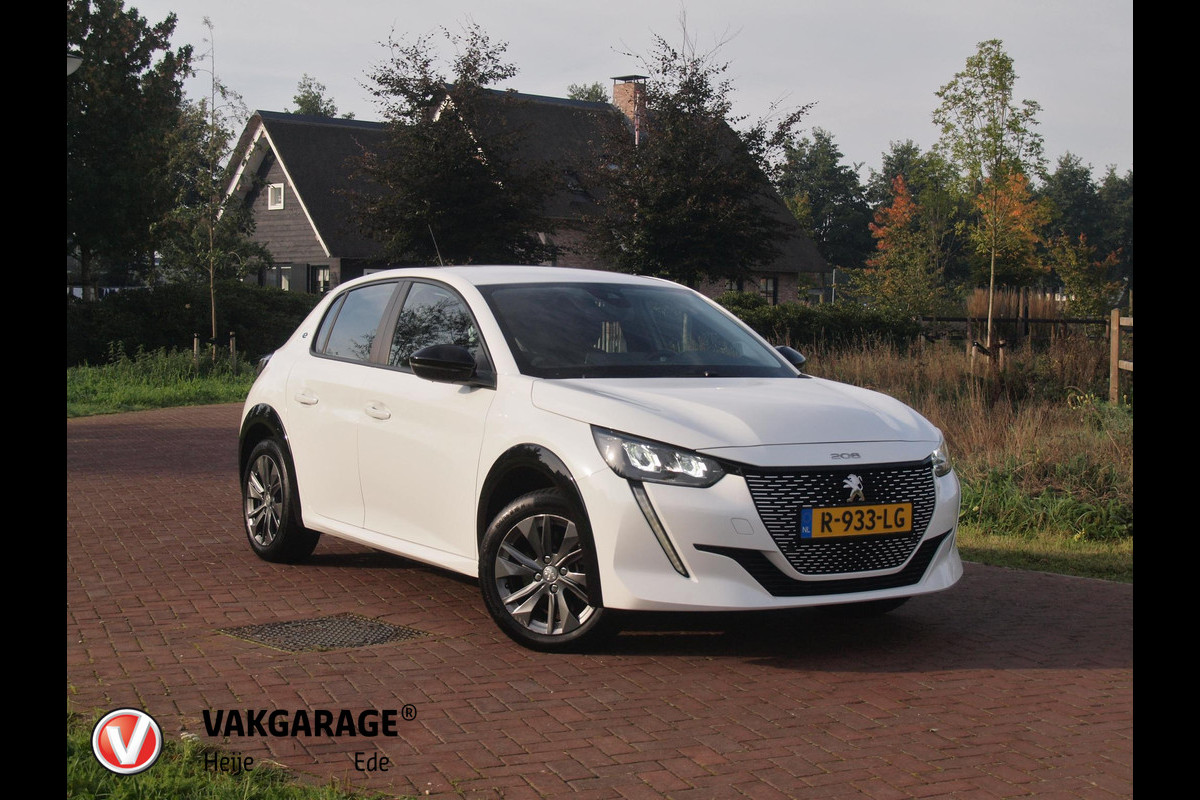 Peugeot e-208 EV 50 kWh | SOH 92% | Apple Carplay | Parkeersensoren | Navi | Cruise Control | NL-Auto |