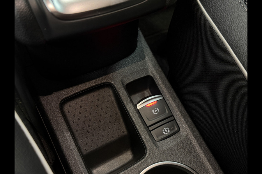 Renault Captur 1.3 TCe 140 Intens Groot Navi | ACC | Stoel & Stuur Verwarming | Camera | 100% Dealer Onderhouden!