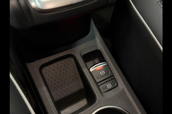 Renault Captur 1.3 TCe 140 Intens Groot Navi | ACC | Stoel & Stuur Verwarming | Camera | 100% Dealer Onderhouden!