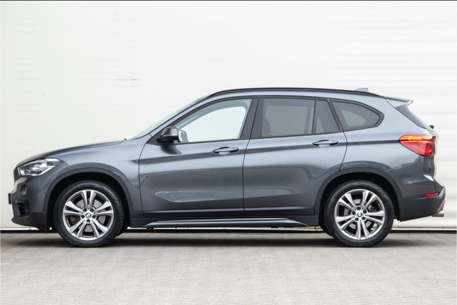 BMW X1 xDrive25i High Executive, Leder, Sportstoelen, Head-up, Navi 232pk