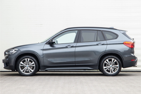 BMW X1 xDrive25i High Executive, Leder, Sportstoelen, Head-up, Navi 232pk