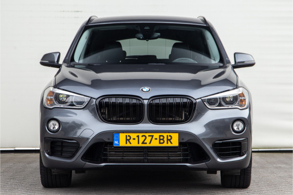 BMW X1 xDrive25i High Executive, Leder, Sportstoelen, Head-up, Navi 232pk