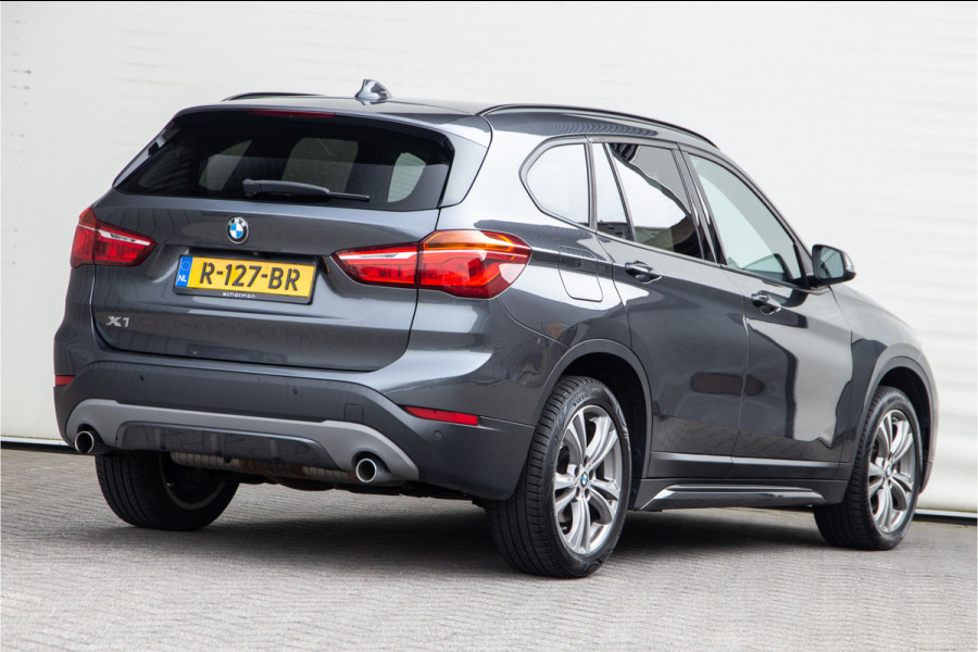 BMW X1 xDrive25i High Executive, Leder, Sportstoelen, Head-up, Navi 232pk