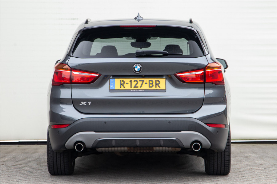 BMW X1 xDrive25i High Executive, Leder, Sportstoelen, Head-up, Navi 232pk