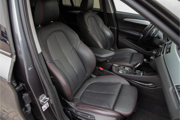 BMW X1 xDrive25i High Executive, Leder, Sportstoelen, Head-up, Navi 232pk