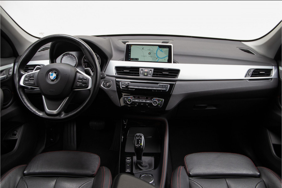 BMW X1 xDrive25i High Executive, Leder, Sportstoelen, Head-up, Navi 232pk