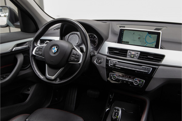 BMW X1 xDrive25i High Executive, Leder, Sportstoelen, Head-up, Navi 232pk