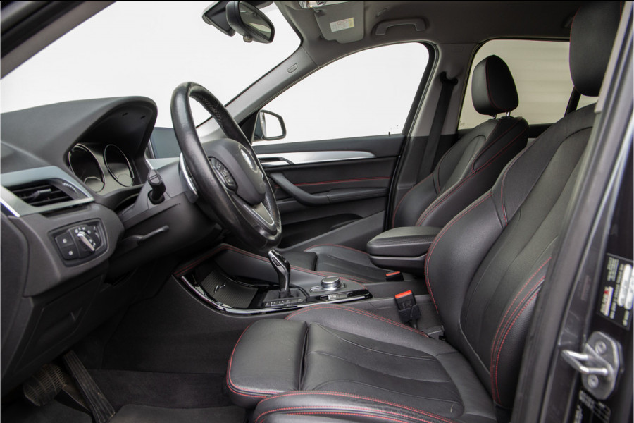 BMW X1 xDrive25i High Executive, Leder, Sportstoelen, Head-up, Navi 232pk