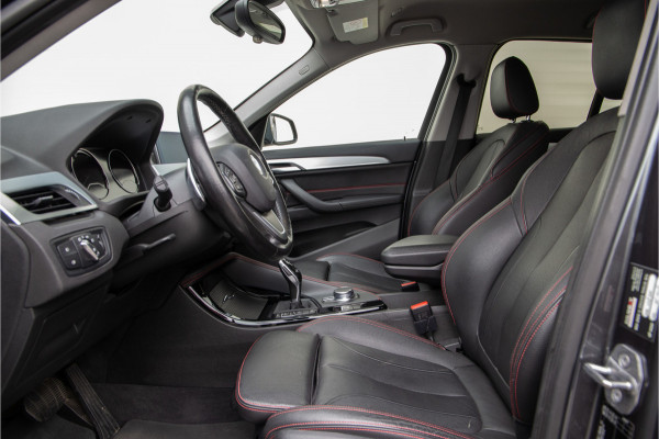 BMW X1 xDrive25i High Executive, Leder, Sportstoelen, Head-up, Navi 232pk