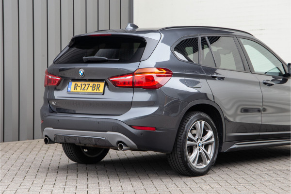BMW X1 xDrive25i High Executive, Leder, Sportstoelen, Head-up, Navi 232pk