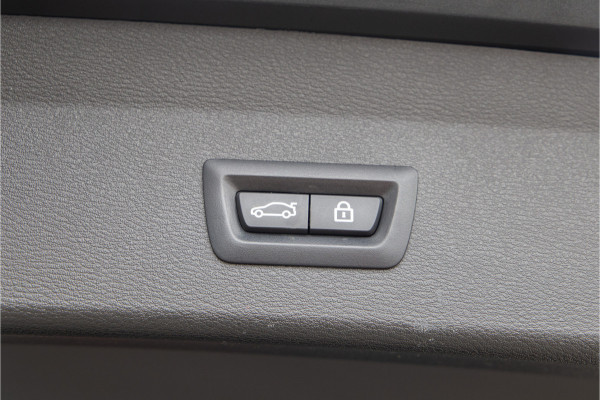 BMW X1 xDrive25i High Executive, Leder, Sportstoelen, Head-up, Navi 232pk