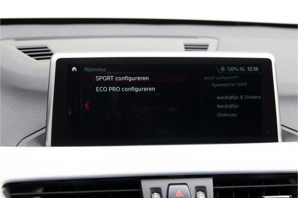 BMW X1 xDrive25i High Executive, Leder, Sportstoelen, Head-up, Navi 232pk