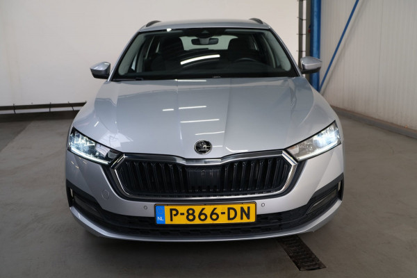 Škoda Octavia Combi 1.5 e-TSI Business Edition Automaat - Airco, Cruise, Navi, PDC, Carplay, Virtueel display, Trekhaak.