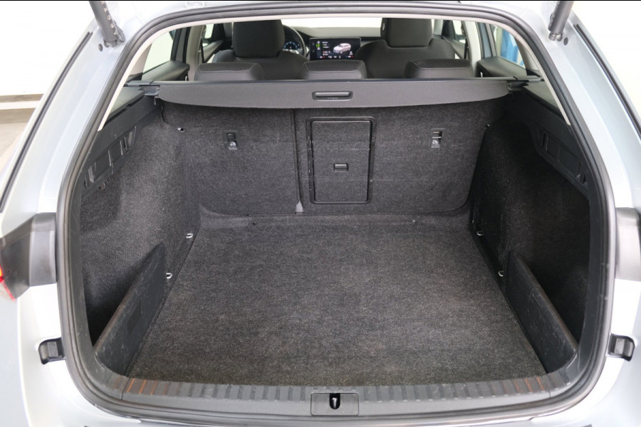 Škoda Octavia Combi 1.5 e-TSI Business Edition Automaat - Airco, Cruise, Navi, PDC, Carplay, Virtueel display, Trekhaak.