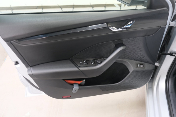 Škoda Octavia Combi 1.5 e-TSI Business Edition Automaat - Airco, Cruise, Navi, PDC, Carplay, Virtueel display, Trekhaak.