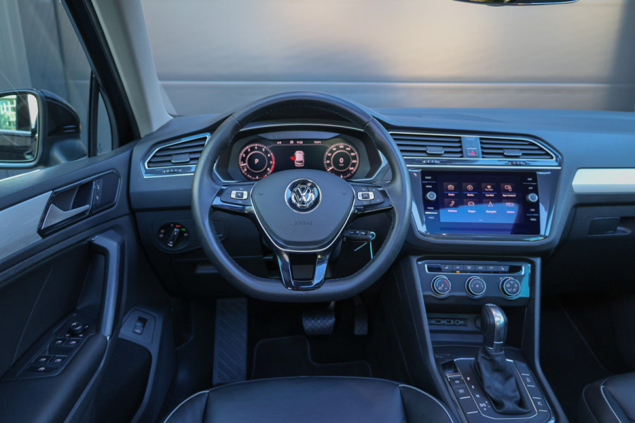 Volkswagen Tiguan 1.4 TSI ACT Highline Business | PANO | MEMORY | 360 | ELEK TREKHAAK | KEYLESS | STOELVERW | ELEK KOFFERKLEP |