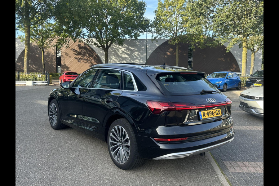 Audi e-tron 55 quattro Advanced edition Plus 95 kWh SOH 93% | MEM. STOEL | ELEK. STOELEN | ACHTERUITRIJ CAMERA | STOEL VERWARMING | 21'' WIELEN | RIJKLAAR MET 12 MND BOVAG GARANTIE | AFNM. TREKHAAK | PANO | SCHUIFDAK |