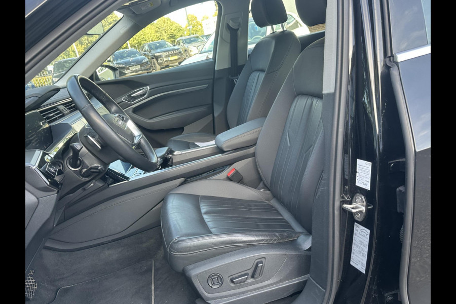Audi e-tron 55 quattro Advanced edition Plus 95 kWh SOH 93% | MEM. STOEL | ELEK. STOELEN | ACHTERUITRIJ CAMERA | STOEL VERWARMING | 21'' WIELEN | RIJKLAAR MET 12 MND BOVAG GARANTIE | AFNM. TREKHAAK | PANO | SCHUIFDAK |