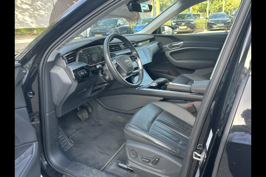 Audi e-tron 55 quattro Advanced edition Plus 95 kWh SOH 93% | MEM. STOEL | ELEK. STOELEN | ACHTERUITRIJ CAMERA | STOEL VERWARMING | 21'' WIELEN | RIJKLAAR MET 12 MND BOVAG GARANTIE | AFNM. TREKHAAK | PANO | SCHUIFDAK |
