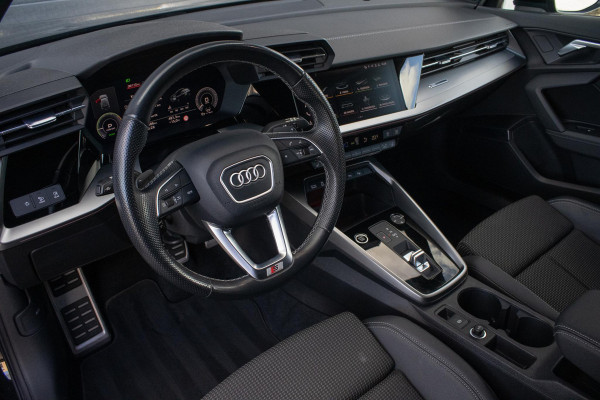 Audi A3 Sportback 45TFSIe S-line Competition PANO MATRIX CAMERA SFEER STOELVERWERWARMING