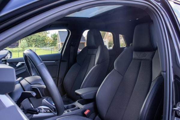 Audi A3 Sportback 45TFSIe S-line Competition PANO MATRIX CAMERA SFEER STOELVERWERWARMING