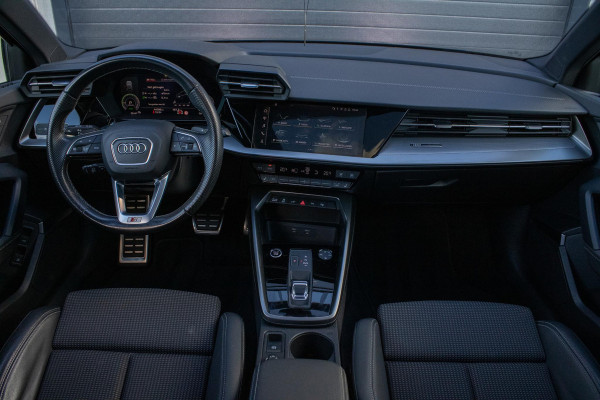 Audi A3 Sportback 45TFSIe S-line Competition PANO MATRIX CAMERA SFEER STOELVERWERWARMING