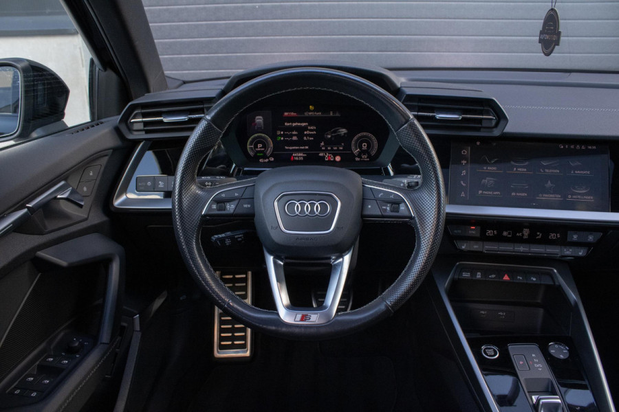 Audi A3 Sportback 45TFSIe S-line Competition PANO MATRIX CAMERA SFEER STOELVERWERWARMING