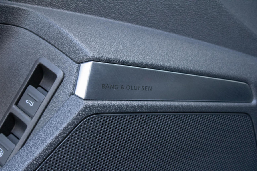 Audi A3 Sportback 45TFSIe S-line Competition PANO MATRIX CAMERA SFEER STOELVERWERWARMING