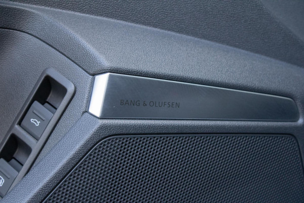 Audi A3 Sportback 45TFSIe S-line Competition PANO MATRIX CAMERA SFEER STOELVERWERWARMING