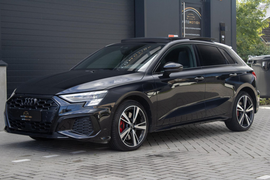 Audi A3 Sportback 45TFSIe S-line Competition PANO MATRIX CAMERA SFEER STOELVERWERWARMING
