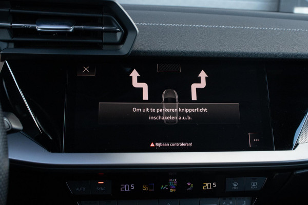 Audi A3 Sportback 45TFSIe S-line Competition PANO MATRIX CAMERA SFEER STOELVERWERWARMING