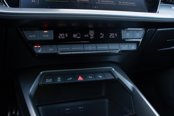 Audi A3 Sportback 45TFSIe S-line Competition PANO MATRIX CAMERA SFEER STOELVERWERWARMING