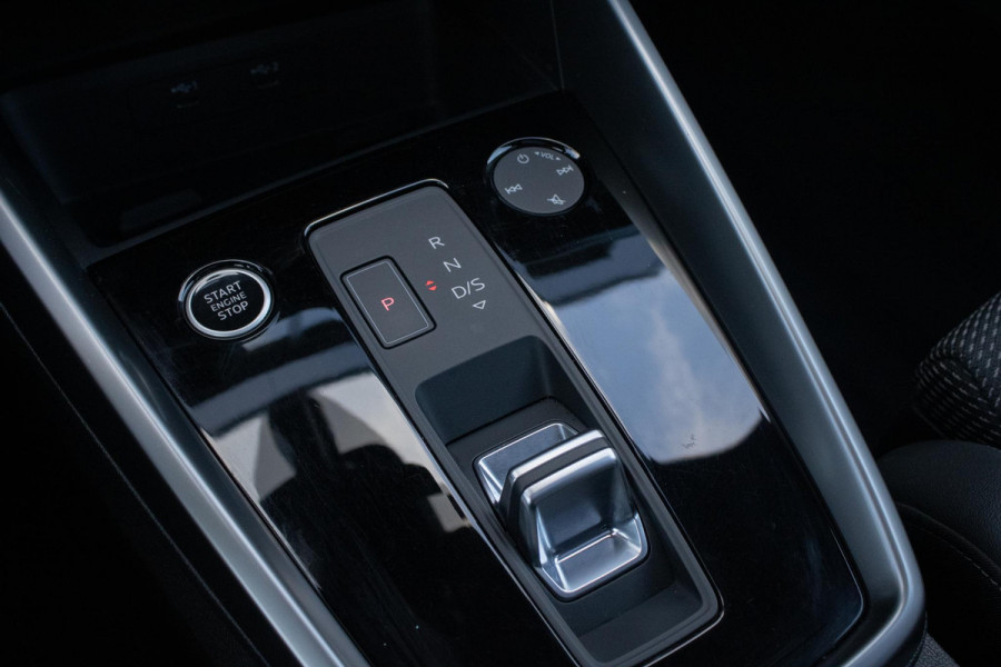 Audi A3 Sportback 45TFSIe S-line Competition PANO MATRIX CAMERA SFEER STOELVERWERWARMING