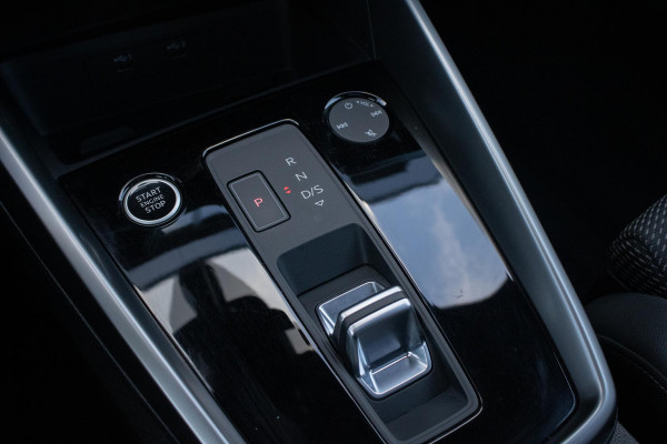 Audi A3 Sportback 45TFSIe S-line Competition PANO MATRIX CAMERA SFEER STOELVERWERWARMING