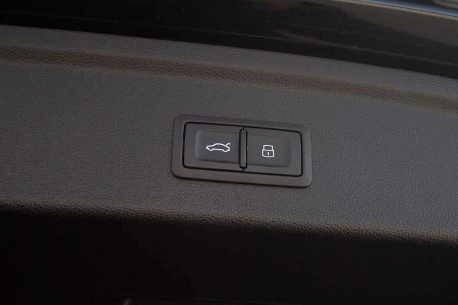 Audi A3 Sportback 45TFSIe S-line Competition PANO MATRIX CAMERA SFEER STOELVERWERWARMING
