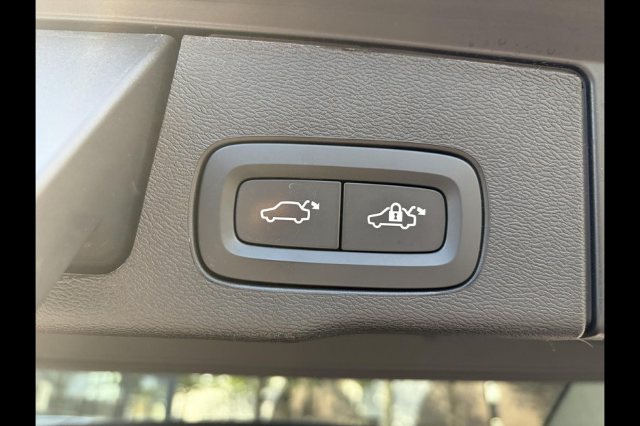 Volvo XC60 2.0 T8 Plug-in hybrid AWD Plus Black Edition FULL OPTIONS| ELEK. TREKHAAK| LUCHTVERING!| PANO| BOWERS EN WILKINS| MEMORY STOELEN| 360 CAMERA| STOEL + STUURVERWARMING| ACHTERBANK VERWARMD|