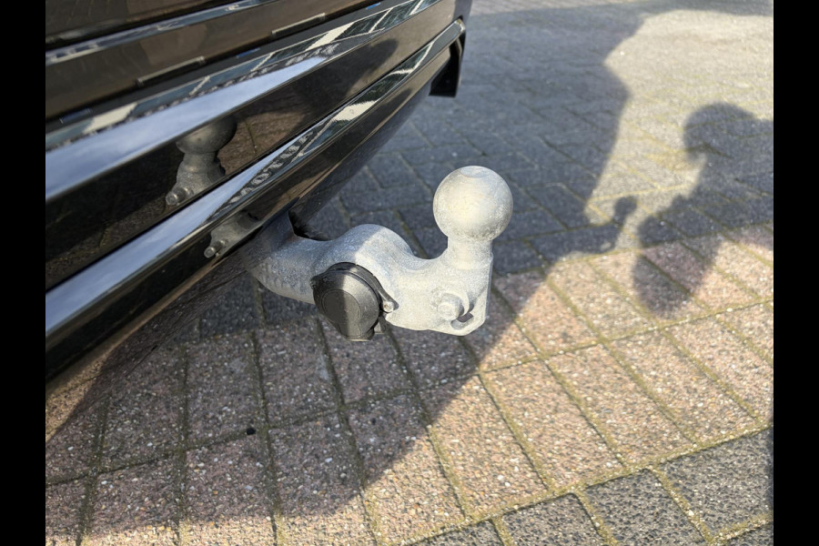 Volvo XC60 2.0 T8 Plug-in hybrid AWD Plus Black Edition FULL OPTIONS| ELEK. TREKHAAK| LUCHTVERING!| PANO| BOWERS EN WILKINS| MEMORY STOELEN| 360 CAMERA| STOEL + STUURVERWARMING| ACHTERBANK VERWARMD|