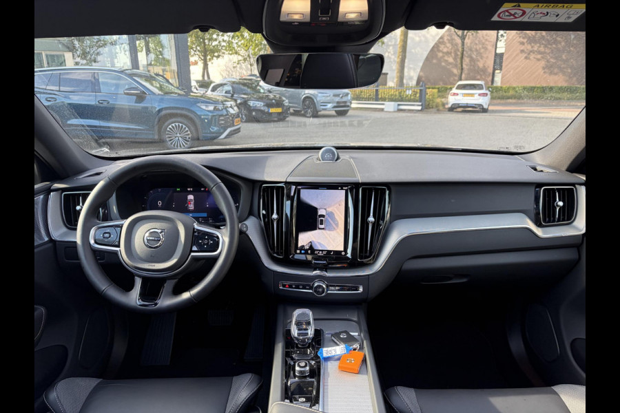 Volvo XC60 2.0 T8 Plug-in hybrid AWD Plus Black Edition FULL OPTIONS| ELEK. TREKHAAK| LUCHTVERING!| PANO| BOWERS EN WILKINS| MEMORY STOELEN| 360 CAMERA| STOEL + STUURVERWARMING| ACHTERBANK VERWARMD|
