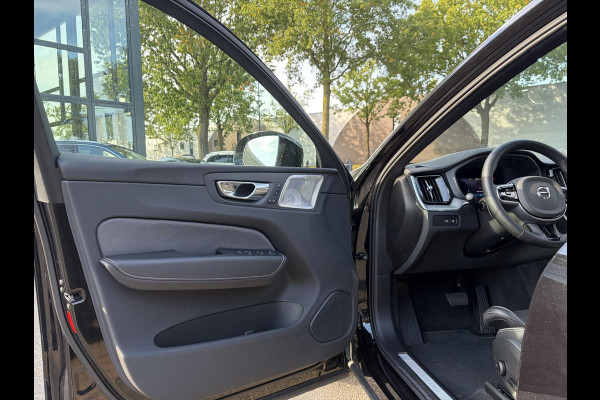Volvo XC60 2.0 T8 Plug-in hybrid AWD Plus Black Edition FULL OPTIONS| ELEK. TREKHAAK| LUCHTVERING!| PANO| BOWERS EN WILKINS| MEMORY STOELEN| 360 CAMERA| STOEL + STUURVERWARMING| ACHTERBANK VERWARMD|