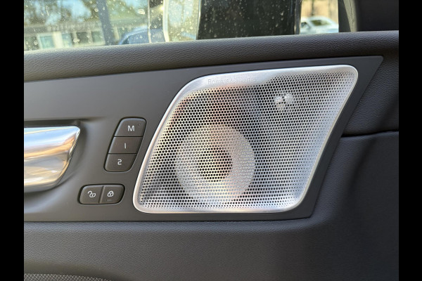 Volvo XC60 2.0 T8 Plug-in hybrid AWD Plus Black Edition FULL OPTIONS| ELEK. TREKHAAK| LUCHTVERING!| PANO| BOWERS EN WILKINS| MEMORY STOELEN| 360 CAMERA| STOEL + STUURVERWARMING| ACHTERBANK VERWARMD|