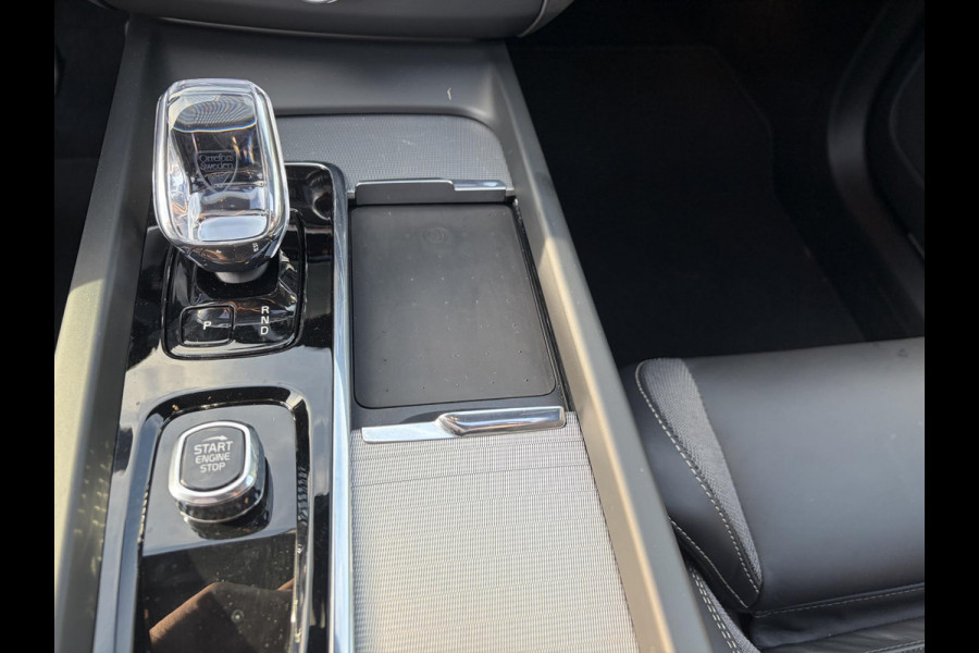 Volvo XC60 2.0 T8 Plug-in hybrid AWD Plus Black Edition FULL OPTIONS| ELEK. TREKHAAK| LUCHTVERING!| PANO| BOWERS EN WILKINS| MEMORY STOELEN| 360 CAMERA| STOEL + STUURVERWARMING| ACHTERBANK VERWARMD|