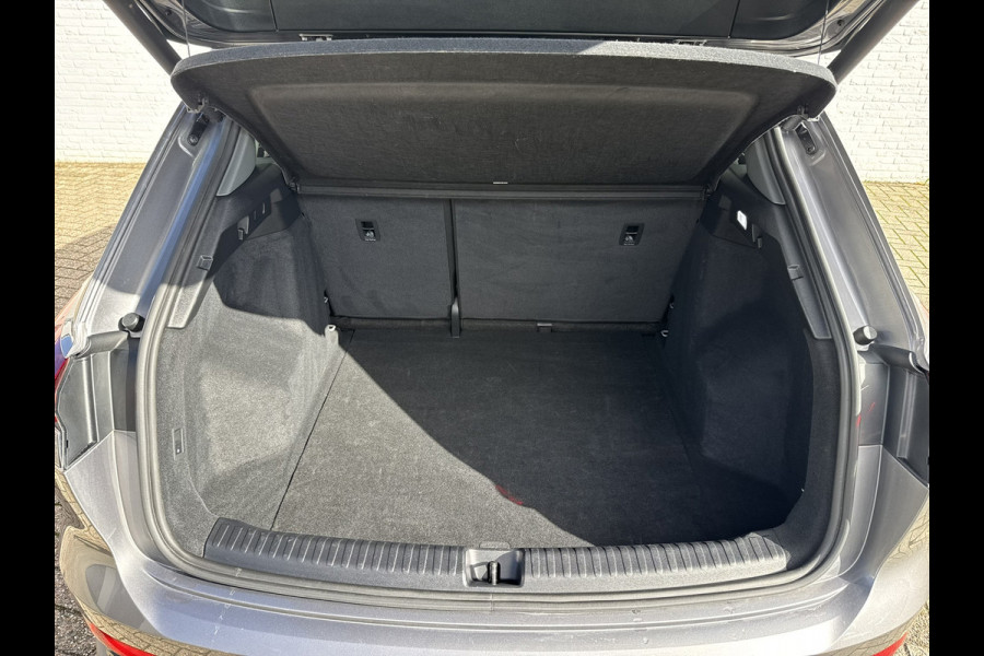 Audi Q4 e-tron 45 S Edition 82 kWh Trekhaak Adaptive cruise Camera 21 inch Velgen