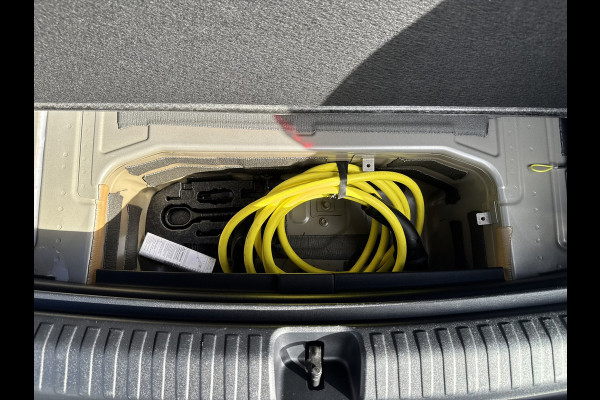 Audi Q4 e-tron 45 S Edition 82 kWh Trekhaak Adaptive cruise Camera 21 inch Velgen