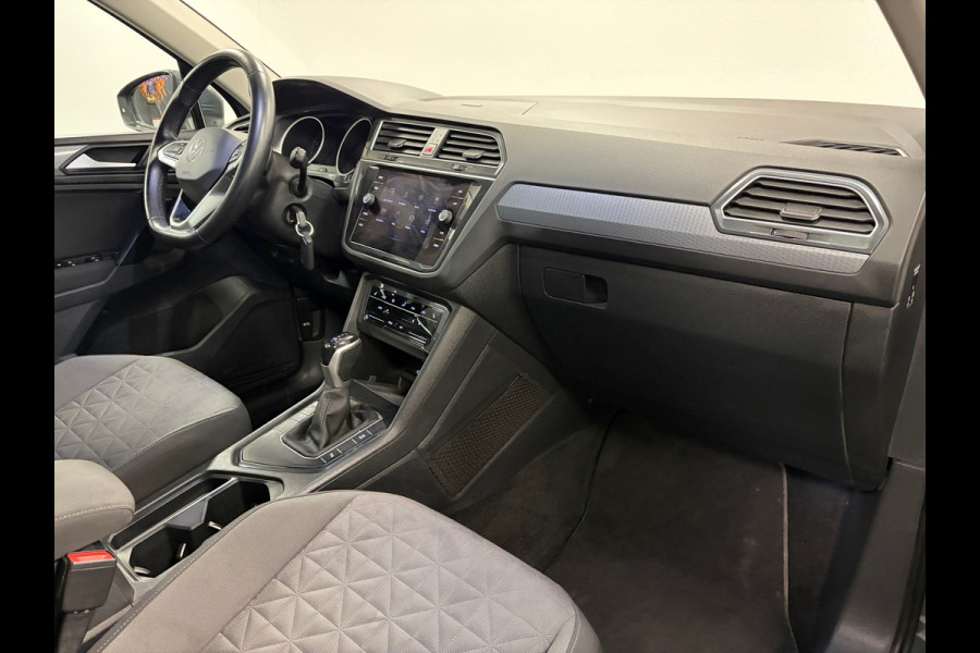 Volkswagen Tiguan 1.5 TSI Life Business*Automaat*Stoelverwarming*Camera*PDC*Navi*Cruise-Control*