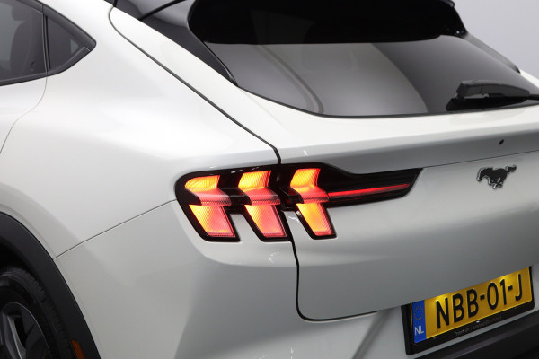 Ford Mustang Mach-E RWD 75 kWh 260 PK, SOH 92 %, Camera, Carplay, Adap. Cruise Control, Winterpakket