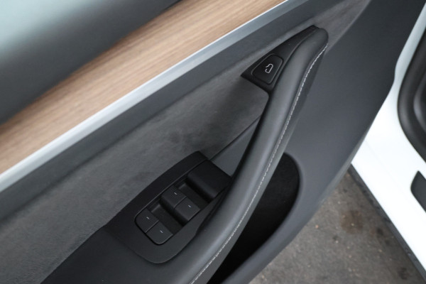 Tesla Model Y Long Range AWD 75 kWh Volleder, Stoel/stuurverwarming, Navigatie